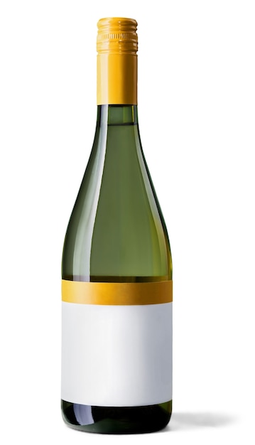 Botella de vino blanco sobre fondo blanco.