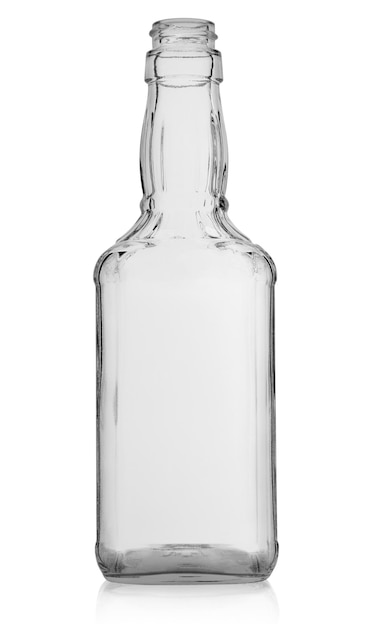 Botella de whisky aislado sobre un fondo blanco.