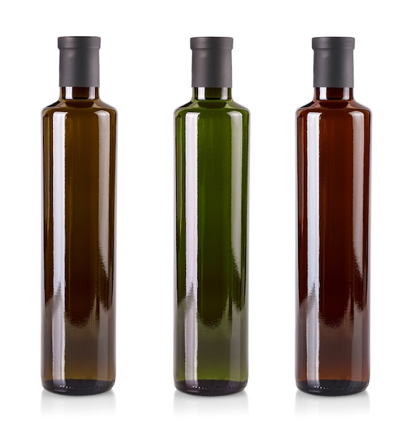 Las botellas de aceite de oliva de colores aislados