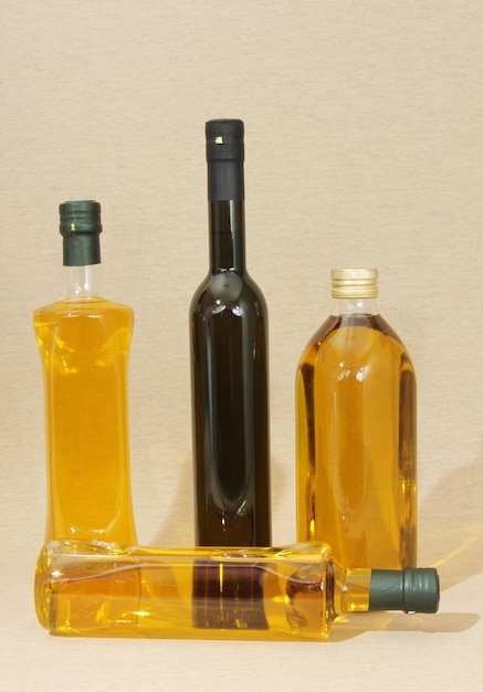 Foto botellas de aceite de oliva ecológico