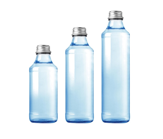 Botellas de agua de vidrio azul aisladas