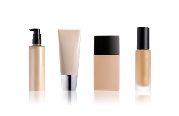 Botellas de base líquida y tubo aislado en blanco