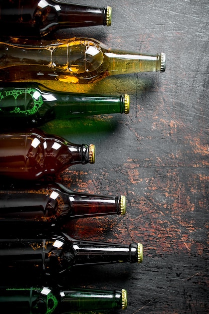 Foto botellas de cerveza de cristal