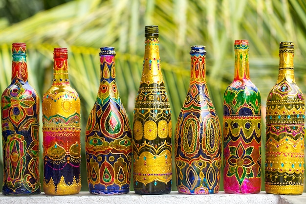 Botellas decorativas hechas a mano.