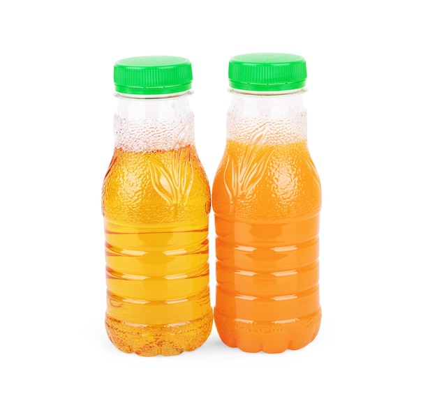 Botellas de jugo de frutas y verduras aislado sobre fondo blanco.