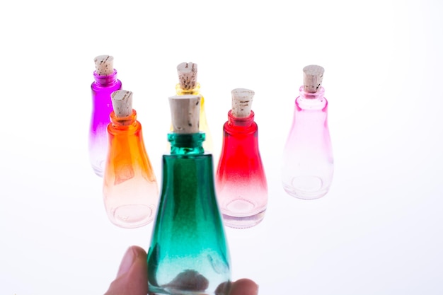 Botellas vacías de colores