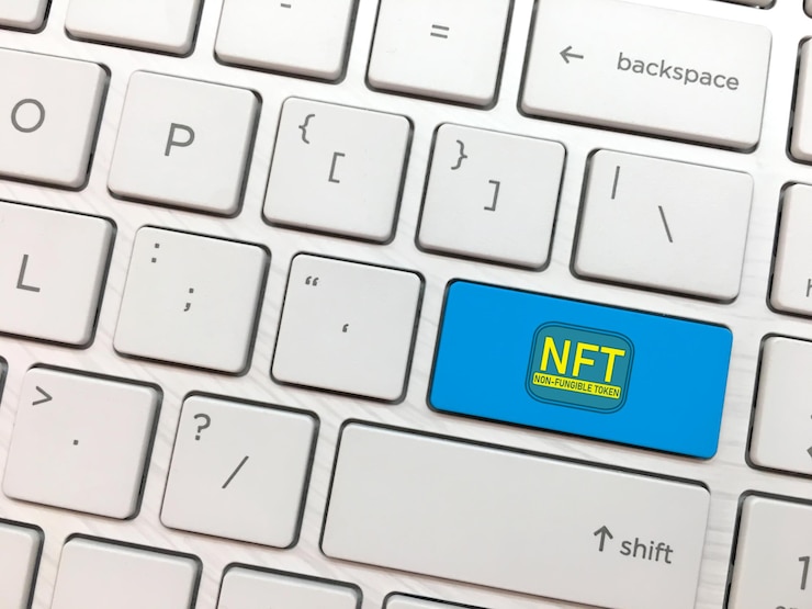 Foto el botón de entrada del teclado de la computadora con el símbolo nft concepto de tokens no fungibles