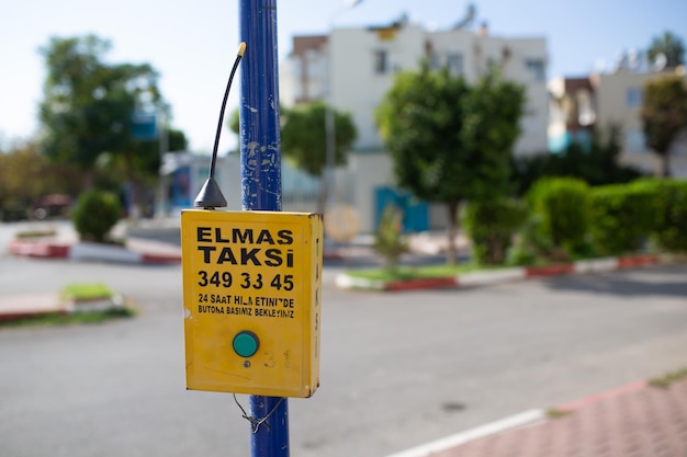 Botón de llamada de taxi en la calle exterior Turquía