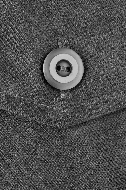 Botón de ropa de bolsillo negro en primer plano de tela de terciopelo negro