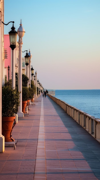 Boulevard ao longo da tarde do mar