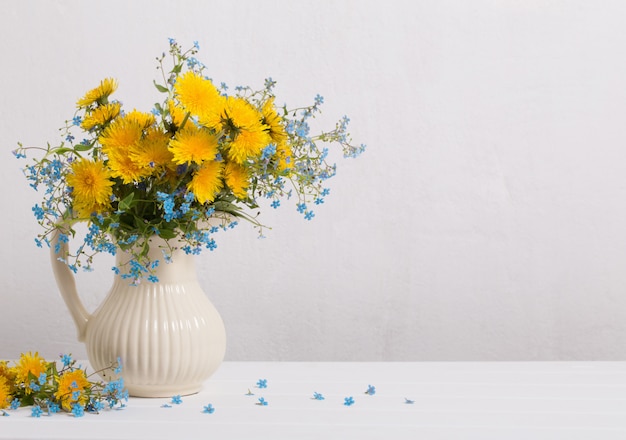 Bouquet com Miosótis e dentes de leão