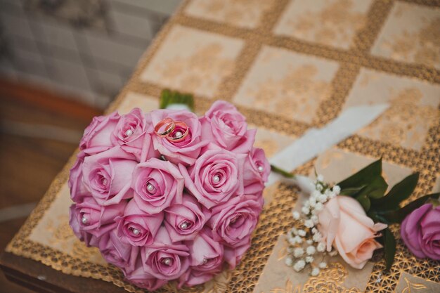 Foto bouquet com rosas e anéis 1870