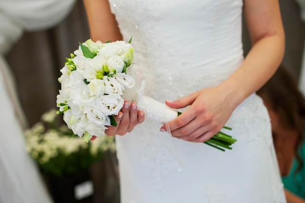 Bouquet nas mãos da noiva