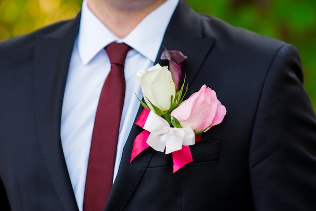 Boutonniere para la chaqueta del novio.