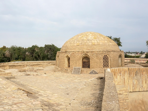 Bóveda de un edificio antiguo en la ciudad vieja en Khiva