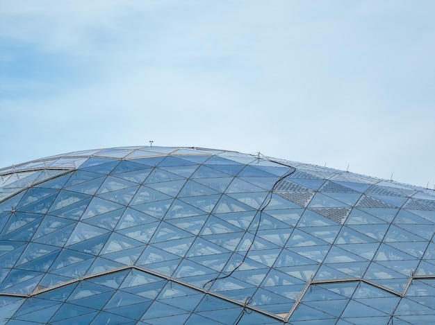 Bóveda de vidrio, cúpula. Diseño de ingeniería de la cubierta acristalada del pabellón comercial.