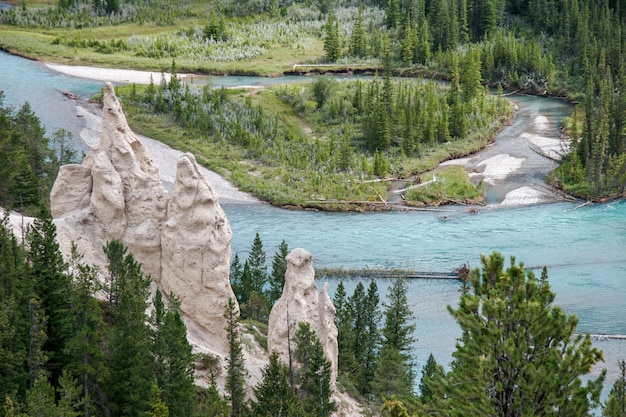 Bow River und die Hoodoos bei Banff