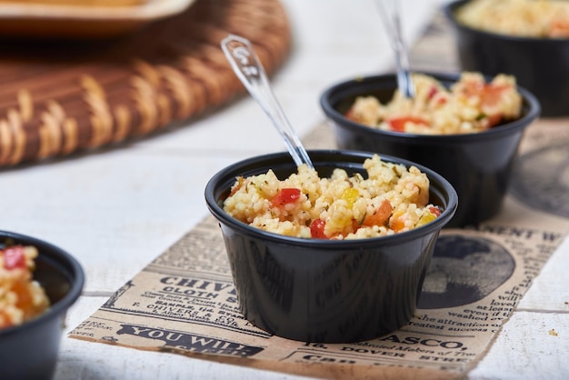 Bowl mit Quinoasalat zum Mittagessen