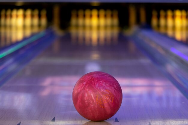 Foto bowlingausrüstung drinnen stillleben