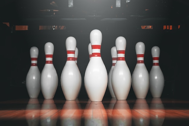 Bowlingkugel und Stifte