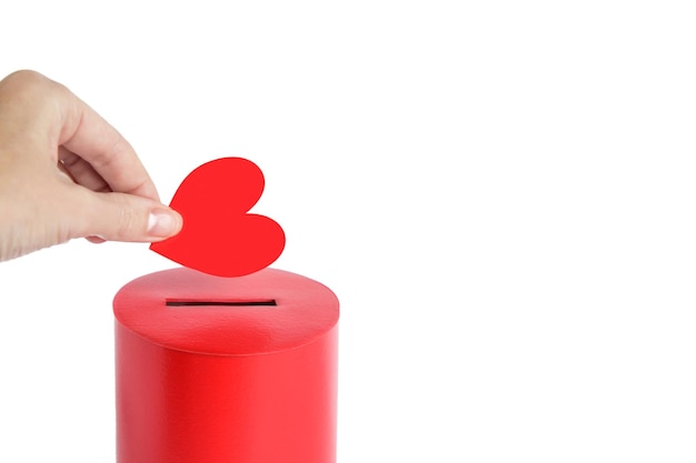 Box Bank y Red Heart Concept aman la caridad y el trabajo de socorro