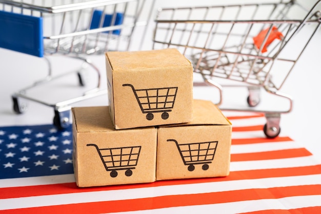 Box mit Shopping-Online-Warenkorb-Logo und USA-Amerika-Flagge Import Export Shopping Online- oder Handelsfinanz-Lieferservice Store-Produktversand Handelslieferantenkonzept