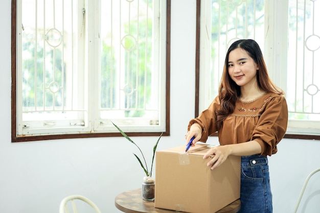 Box-Package für weibliche asiatische Mädchen