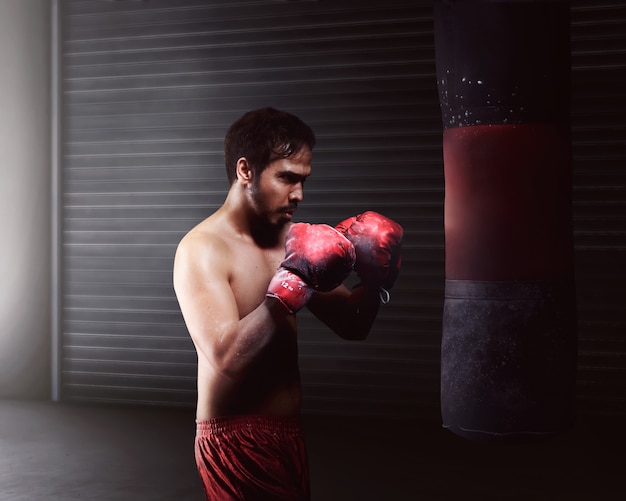 Boxe de treino Atlético homem asiático