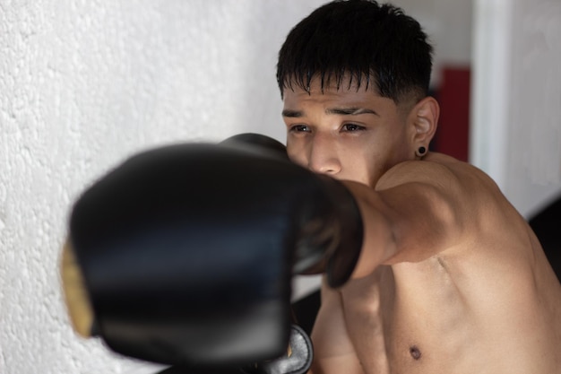 Boxeador haciendo un jab punch