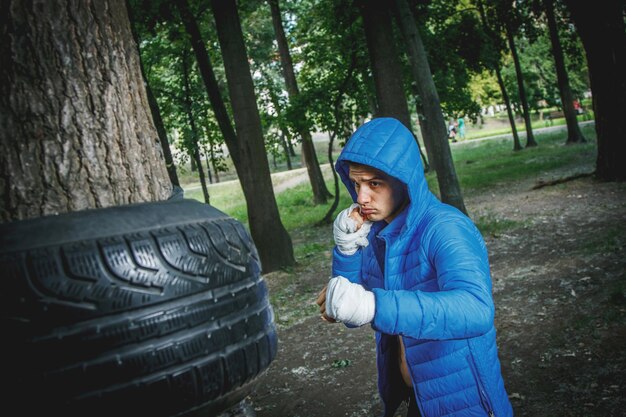 Boxeador joven en formación