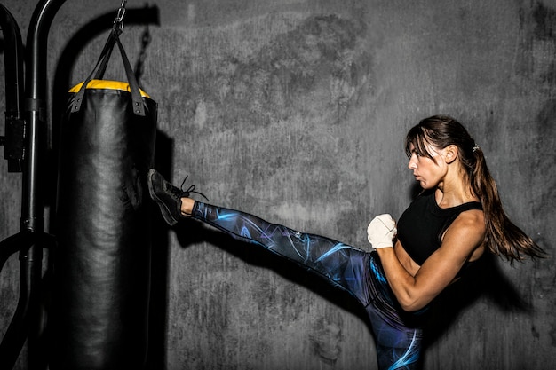 Boxeadora en el gimnasio