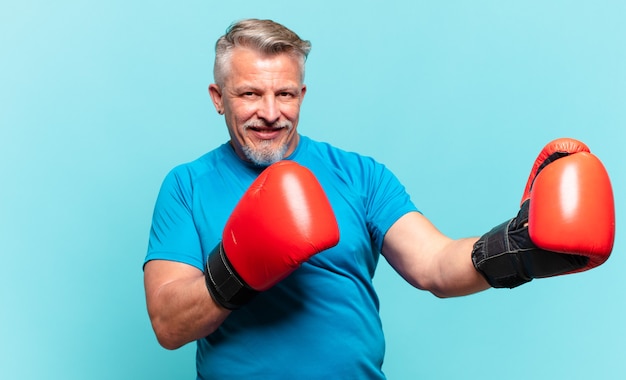 Boxeo de hombre guapo senior