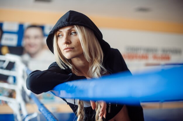 Boxer mujer atractiva