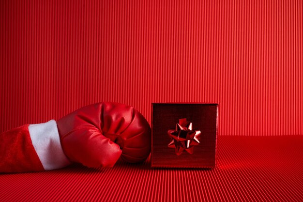 Boxing day shopping idea creativa guante de boxeo con caja de regalo