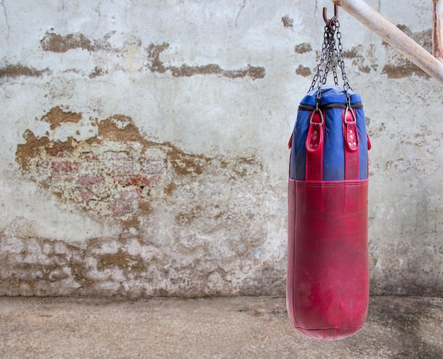 Boxsack auf Grunge-Hintergrund