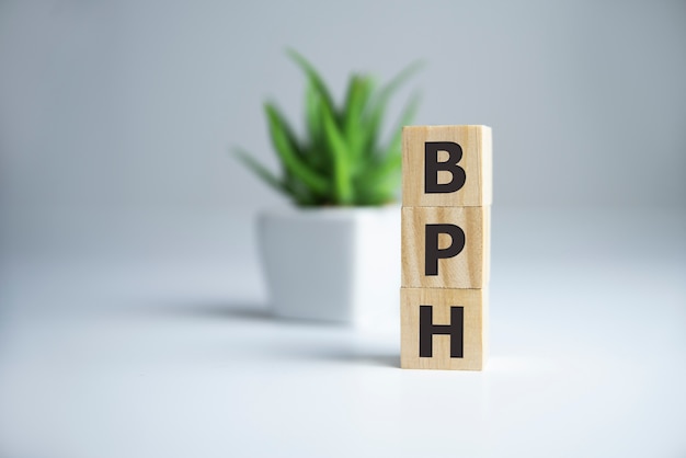 BPH Benign Prostatic Hyperplasia Wort auf Holzwürfeln