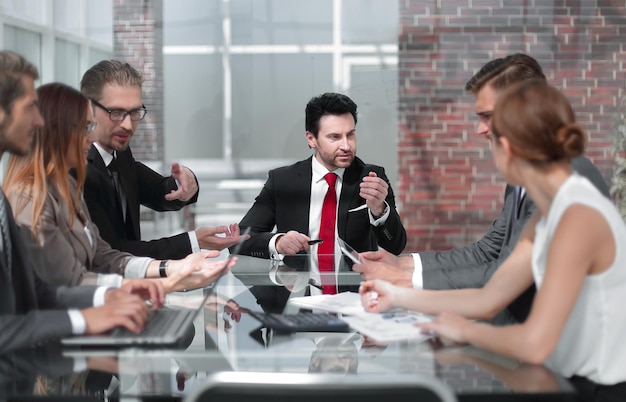 Brainstorming para um novo projeto o conceito de trabalho em equipe