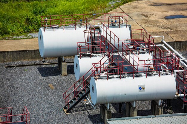 Brancos do tanque de armazenamento de óleo combustível nos tanques horizontais