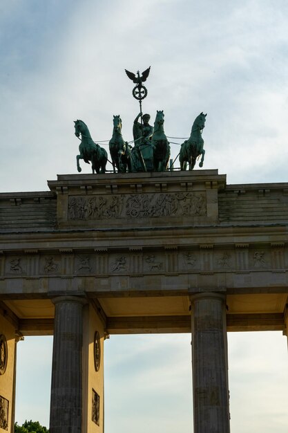 Brandenburger Tor in Berlin bei Tagessonne