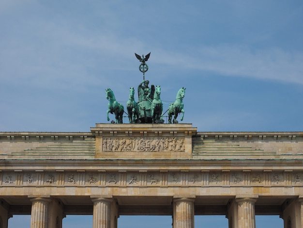 Brandenburger Tor (Puerta de Brandenburgo) en Berlín.