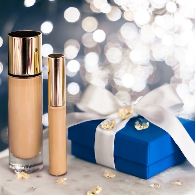 Branding cosmético com glitter de natal e corretivo de base para maquiagem de férias conceito de blog feminino ...