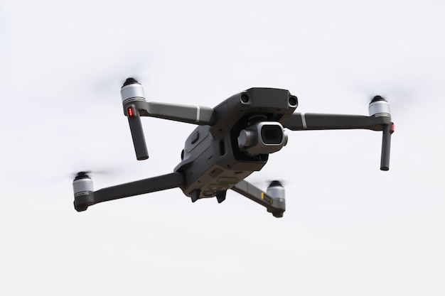Brandneues Drohnengerät mit Fernbedienung zum Fliegen und Filmen