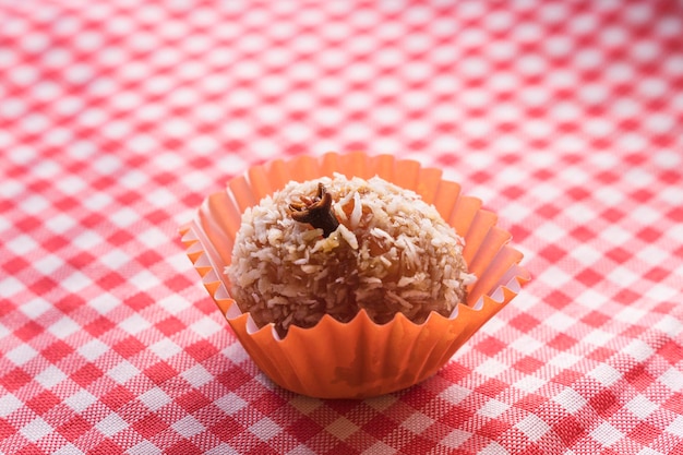 Brasilianische Dessertsüße aus Kürbis, Kokosnuss und Zimt