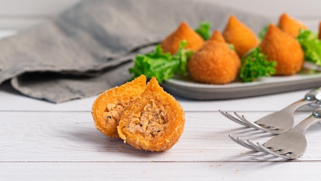 Brasilianische Hühnchen-Coxinha-Hähnchen-Snacks