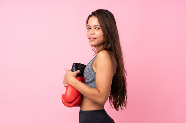 Brasilianische Sportfrau über Rosa