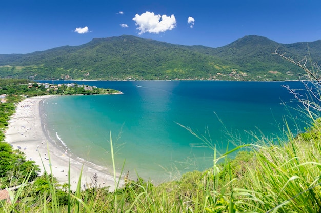 Brasilianischer BarequeÃ§aba-Strand auf fantastischem Aussichtspunkt