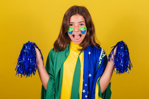 Brasilianischer kaukasischer Fußballfan mit Bommel-Cheerleader World Cup Olympics