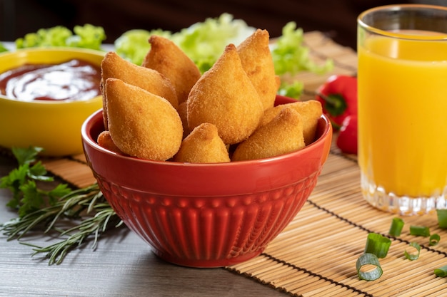 Brasilianischer Snack Coxinha von Huhn