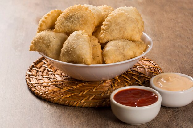 Brasilianischer Snack. Fleischgebäck.