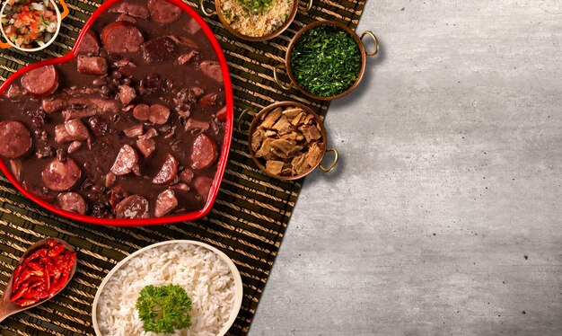 Brasilianisches Feijoada Essen. Draufsicht